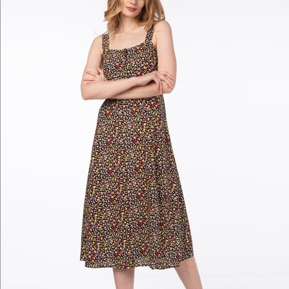 Midi Floral Printed Dress. Material Viscose. Comes in S, M, and L. - Picture 3 of 7